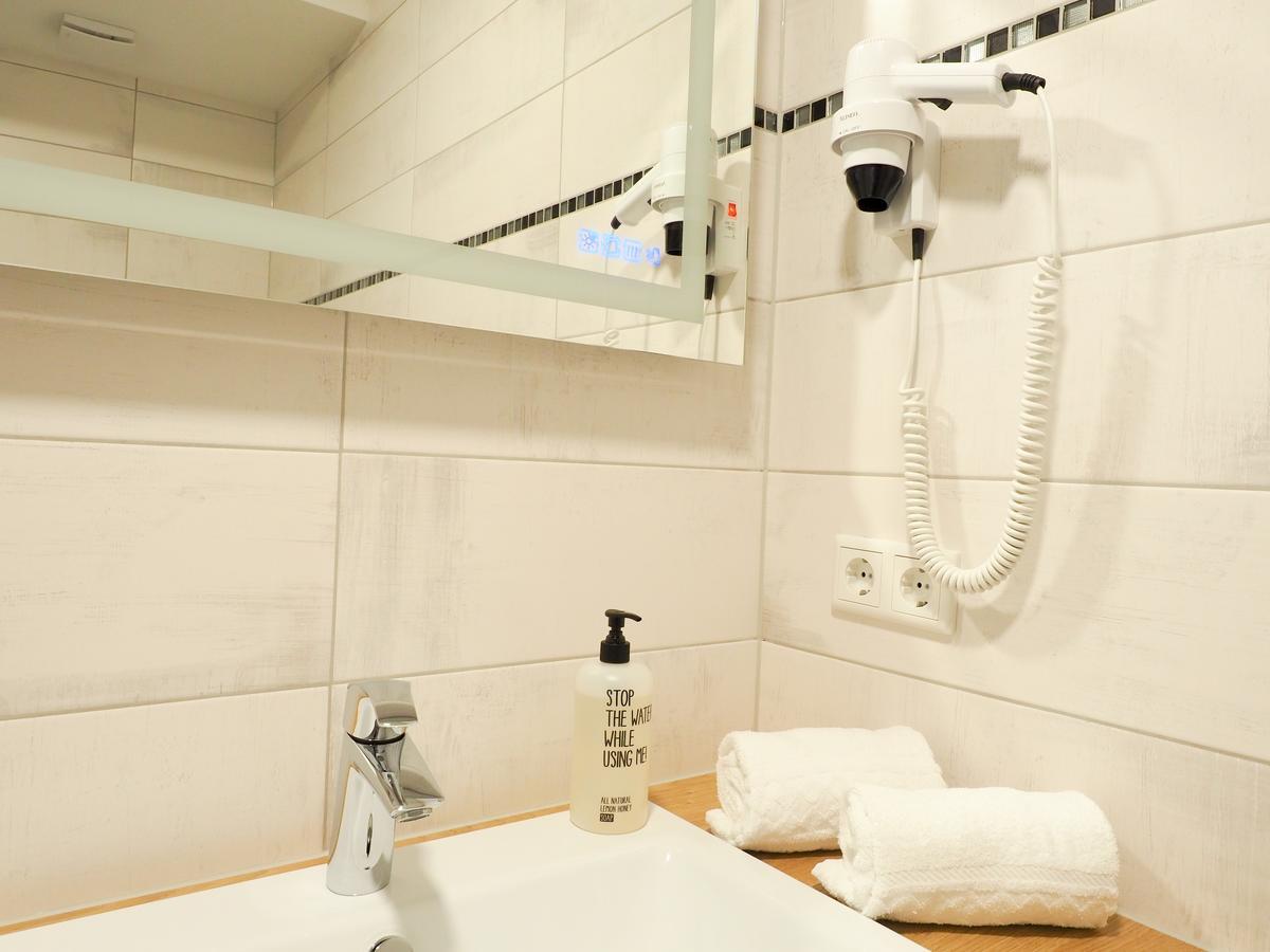 Wein Erlebnis Hotel Maimuehle Перл Екстериор снимка